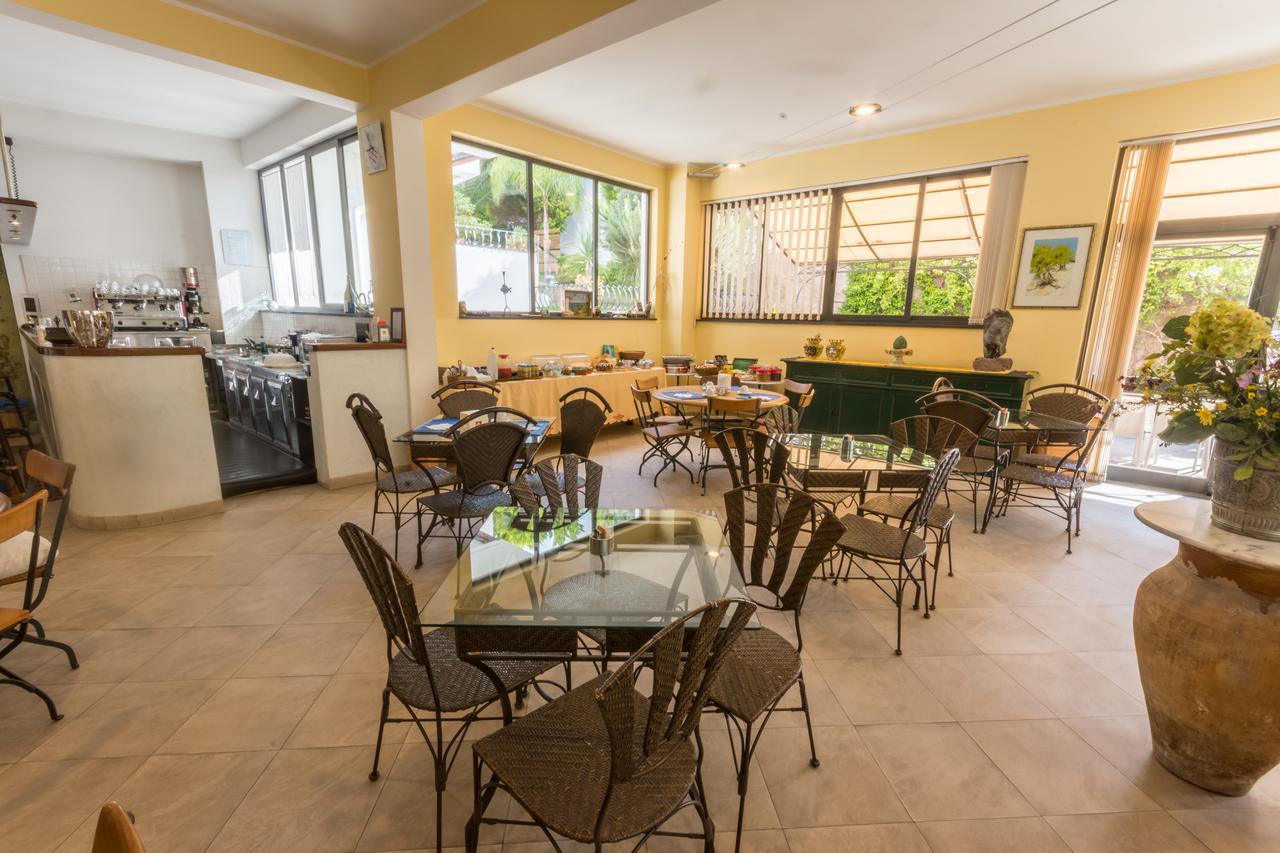 Residence Hotel Baia Portinenti リーパリ エクステリア 写真