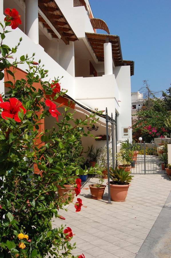 Residence Hotel Baia Portinenti リーパリ エクステリア 写真